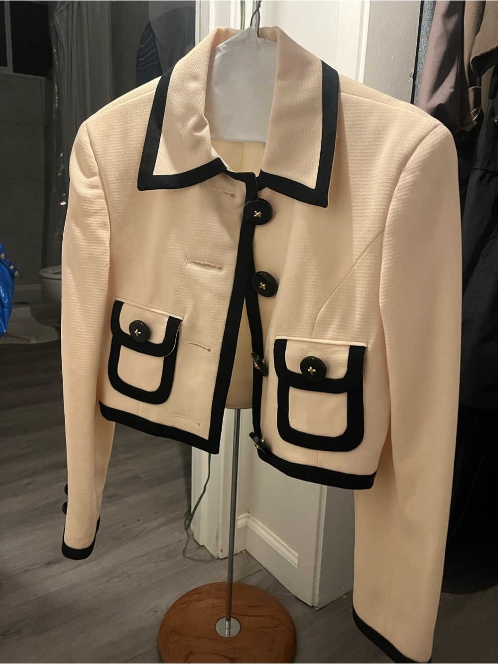 Vintage Mark Eisen Cream Cropped Contrast-Trim Jacket perfect condition
